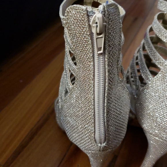 Women Gold Stilettos - Picture 3 of 4